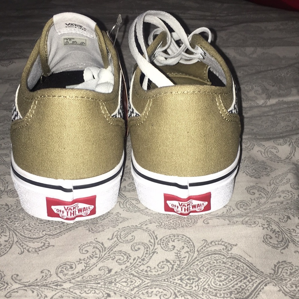 Vans - Picture 3 of 5